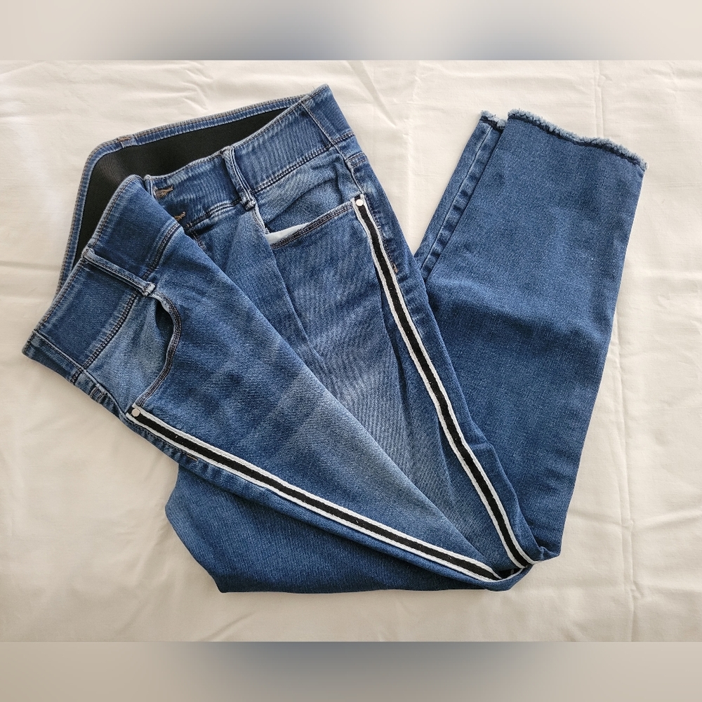 Apt. 9 Capri Pull On Blue Jeans - Size 14